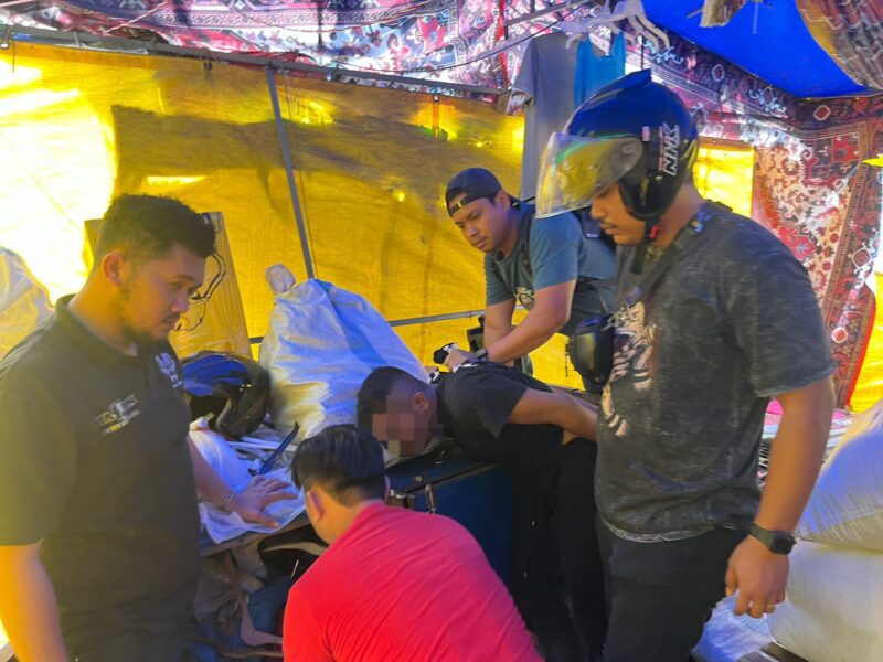 Petugas Opsonal Polsek Lubuk Baja saat mengamankan pelaku di daerah Pasar Seken Batuampar. Matapedia6.com/ Dok Polsek