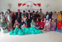 DPW Ikama Kepri bagikan sembako, Minggu (8/9). Foto;Ist/matapedia