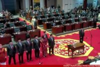 Pelantikan anggota DPRD Kepri Periode 2024-2029 dilaksanakan di ruang rapat paripurna Dompak Tanjungpinang, Senin (9/9/2024). Matapedia6.com/Screenshot YouTube Diskominfo