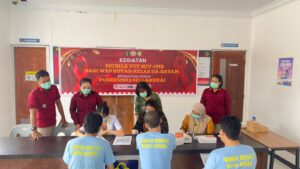 Petugas Medis dari Klinik Rutan Kelas IIA Batam dan Puskesmas Sei Langkai melaksanakan pemeriksaan terhadap warga Binaan, Kamis (12/9/2024). matapedia6.com/Dok Rutan Batam