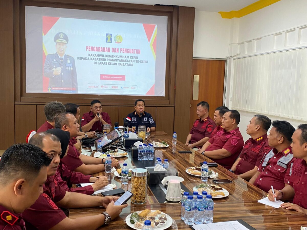 Kepala Kantor Wilayah Kementerian Hukum dan Hak Asasi Manusia Kepulauan Riau, I Nyoman Gede Surya Mataram, berikan arahan kepada seluruh Kasatker se-Kepri, Kamis (12/9/2024).Matapedia6.com/Dok Lapas Batam
