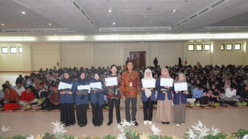 OJK Kepri bersama mahasiswa Politeknik Batam, Kamis (12/9/2024). Foto:Ist