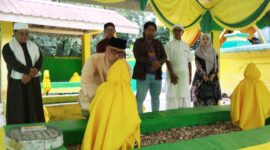 Calon Wakil Gubernur Provinsi Kepri, Nyanyang Haris Pratamura, menyempatkan diri untuk melakukan ziarah ke Pulau Penyengat Tanjung Pinang, Jumat (13/9/2024). Matapedia6.com/Dok Bagus