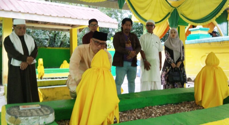 Calon Wakil Gubernur Provinsi Kepri, Nyanyang Haris Pratamura, menyempatkan diri untuk melakukan ziarah ke Pulau Penyengat Tanjung Pinang, Jumat (13/9/2024). Matapedia6.com/Dok Bagus
