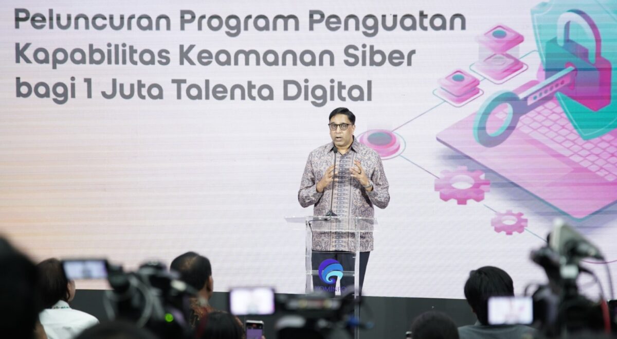 President Director &CEO Indosat Vikram Sinha dan Menkominfo Budi Arie Setiadi dan Country manager & President Director Mastercard Indonesia Aileen Goh saat peluncuran keamanan siber di Jakarta Rabu (12/9). Foto:Indosat