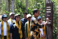 Presiden Joko Widodo melakukan peninjauan sekaligus pencanangan kawasan Wanagama Nusantara yang berada di Zona Rimba Kota B Kawasan Inti Pusat Pemerintahan (KIPP), Ibu Kota Nusantara (IKN), Jumat (13/9/2024). Matapedia6.com/Dok Setneg.go.id