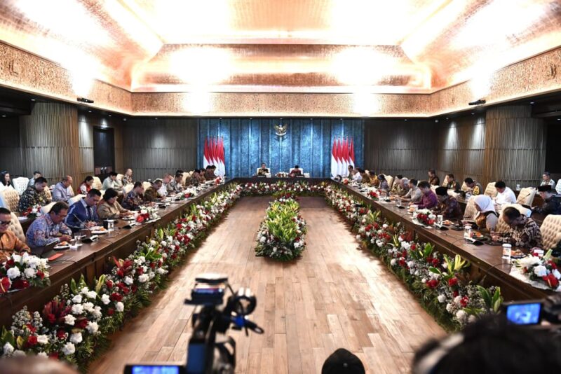 Presiden Joko Widodo gelar Sidang Kabinet Paripurna (SKP) di Ruang Sidang Kabinet, Istana Garuda, Ibu Kota Nusantara (IKN), Jumat (13/9/2024). Matapedia6.com/Dok Setneg.go.id