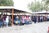 Ratusan warga Singkep hadiri peresmian kantor pemenangan HMR-AURA di Kecamatan Singkep Kabupaten Lingga, Senin (16/9/2024). Matapedia6.com/Dok DNA