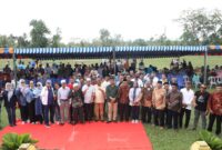 Warga Lingga siap untuk menenangkan Rudi-Aunur. Foto:Ist