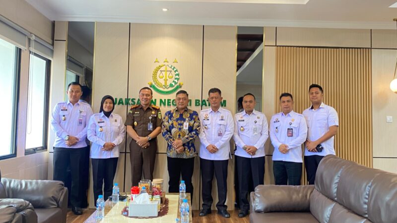 Kepala UPT pemasyarakatan Batam bersama Kejari Batam, Rabu (18/9). Foto:Dok/Lapas-matapedia