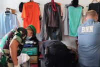 Petugas geledah kamar hunian warga binaan Rutan Tanjungpinang, Rabu (19/9). Foto:Do/Rutan