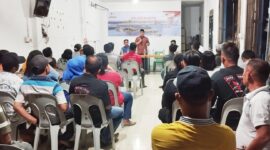 Calon Wakil Gubernur Kepri Nyanyang Haris Pratamura saat bersilaturahmi dengan warga perumahan Sei Daun,Tanjung Piayu Kamis malam (19/9/2024). Matapedia6.com/ Dok Agus.