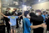 Petugas geledah warga binaan Rutan Batam, Jumat (20/9). Foto:Dok/Rutan