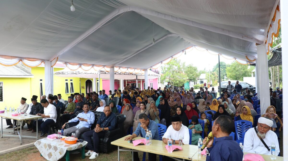 Gelar Tepuk Tepung Tawar, Masyarakat Desa Penaga Bintan doakan kemenangan Rudi-Aunur, Minggu (22/9). Foto:Dok/DN-matapedia