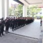 Personel Polda Kepri melakukan Apel dalam pengamanan pencabutan nomor Calon Gubernur dan wakil Gubernur di Tanjungpinang, Senin (23/9/2024). Matapedia6.com/Dok Humas Polda