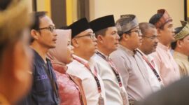 Pasangan Cagub-Cawagub Kepri nomor urut 1 Ansar Ahmad - Nyanyang Haris Pratamura saat menghadiri Deklarasi Pemilukada Damai di Hotel Aston, Tanjung Pinang, Selasa (24/9/2024). Matapedia6.com/Agus