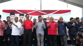 Ribuan warga hadiri launching kampanye Rudi-Aunur di Sei Panas Batam, Sabtu (28/9). Foto:DN-matapedia