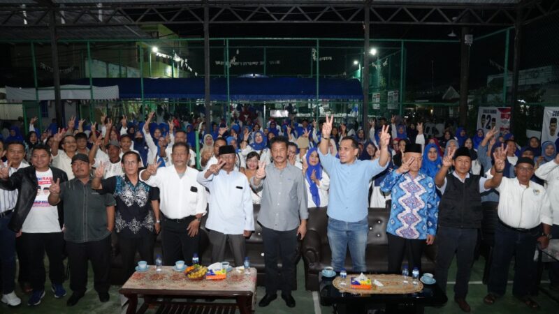 Rudi bersama warga Batu Aji, Sabtu (28/9) malam. Foto:DN/matapedia