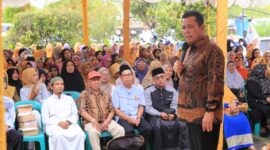 Calon Gubernur Kepri Ansar Ahmad mengawali masa kampenye Pemilukada Kepri 2024, dengan melakukan dialogis dengan masyarakat di lima lokasi yang ada di Kota Tanjungpinang, Minggu (29/9/2024). Matapedia6.com/ Dok Agus