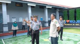 Karutan Kelas I Tanjungpinang Yan Patmos menunjukkan jalur evakuasi, Senin (30/9). Foto:Dok/Ist