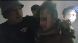 Screenshot video polisi tangkap terduga pelaku pada Kamis (19/9). Foto:Ist/matapedia