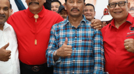 Rudi-Anur saat bersama tim pemenagan. Foto:Ist