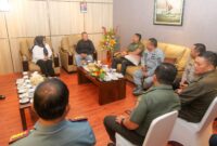 Plt Gubernur Kepri Marlin Agustina tengah di ruang VIP Bandara Hang Nadim, Selasa (1/10). Foto:Ist