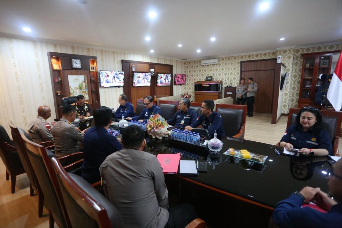 Rombongan SKK Migas saat silaturahmi dengan Kapolda Kepri Irjen Pol Yan Fitri Halimansyah di Kantor Kapolda Kepri, Senin (1/10/2024). Matapedia6.com/ Dok Humas Polda