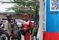 Petugas SPBU di wilayah Kepulauan Riau. Foto:Ist