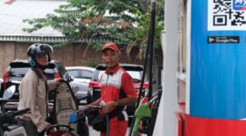 Petugas SPBU di wilayah Kepulauan Riau. Foto:Ist