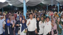 Calon Gubernur Kepri Muhammad Rudi saat bertemu warga Nongsa, Senin (30/9/2024). Matapedia6.com/Dok DN