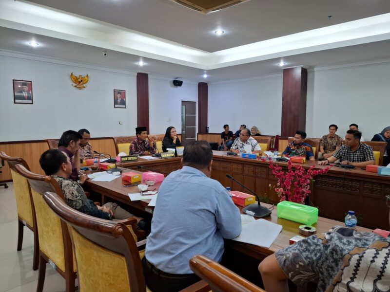 RDPU komisi II DPRD Batam dengan Pertamina dan Disperindag, Rabu (2/10). Foto:Luci/matapedia