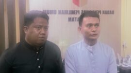 Ketua Bawaslu Batam, Antonius Itoloha Gaho dan Koordinator Divisi Pencegahan, Partisipasi, dan Humas (P2H) Bawaslu Kota Batam, Zainal Abidin. Matapedia6.com/Luci
