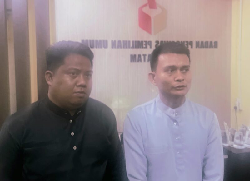 Ketua Bawaslu Batam, Antonius Itoloha Gaho dan Koordinator Divisi Pencegahan, Partisipasi, dan Humas (P2H) Bawaslu Kota Batam, Zainal Abidin. Matapedia6.com/Luci
