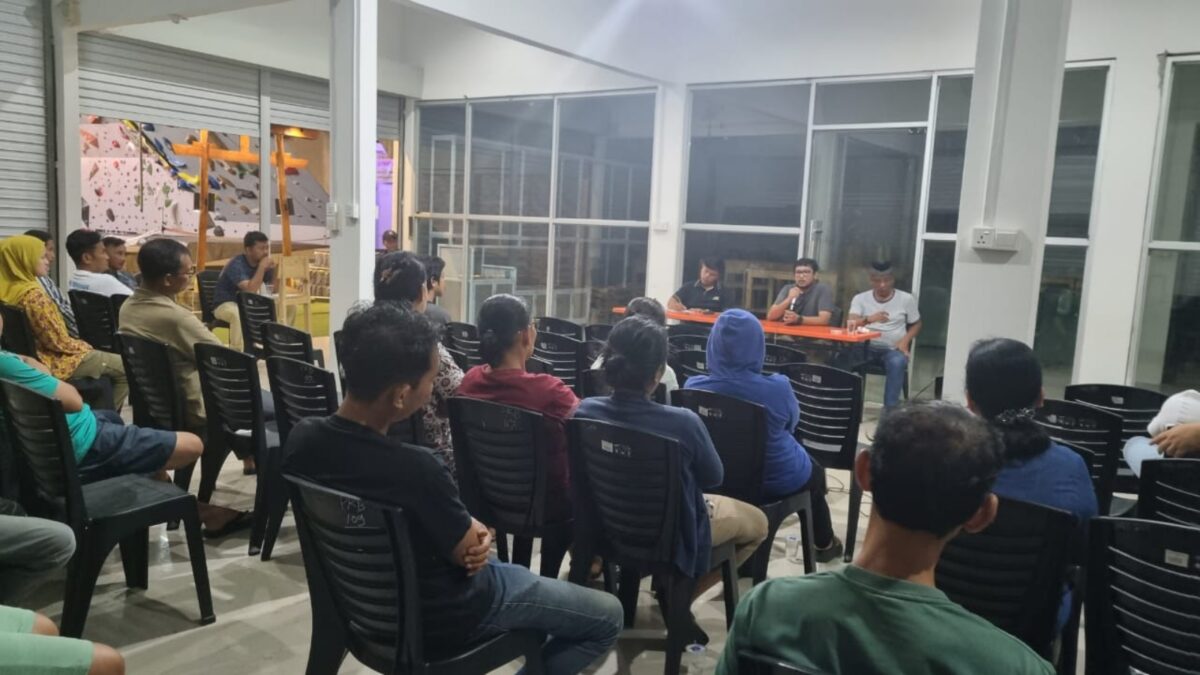 Warga Buana Central Park Minta Developer rapat mengenai kenaikan Iuran Lingkungan, Sabtu (5/10). Foto:Meizon/matapedia