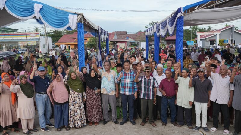 Rudi bersama warga Bintan. Foto:Ist