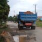 Kondisi jalan rusak parah dengan lubang setinggi 50 centimeter di jalan Bagan, Kecamatan Sei Beduk, Tanjung Piayu, Kota Batam, Senin (7/10/2024). Matapedia6.com/ Luci
