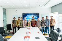 Direktur PT Bhinneka Nusantara Mandiri Nuraeni E. Sudirman dan Direktur Utama Telkomsat Lukman Hakim Abd Rauf pada penandatanganan MSA antara Telkomsat dan PT Bhinneka Nusantara Mandiri yang berlangsung pada Jumat, (4/10). Foto:Telkom