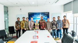 Direktur PT Bhinneka Nusantara Mandiri Nuraeni E. Sudirman dan Direktur Utama Telkomsat Lukman Hakim Abd Rauf pada penandatanganan MSA antara Telkomsat dan PT Bhinneka Nusantara Mandiri yang berlangsung pada Jumat, (4/10). Foto:Telkom