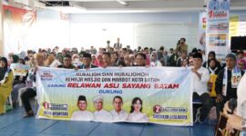 Ratusan Mubaligh-Mubalighoh hingga pemuda Masjid dan Marbot Kota Batam bergabung dengan relawan Asli dan Sayang, dukung Ansar Ahmad-Nyanyang Haris Pratamura (SAYANG) di Kepri dan Amsakar Achmad-Li Claudia Chandra (ASLI) di Batam. Matapedia6.com/Dok Agus