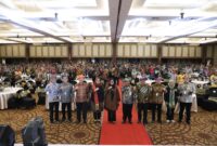 Plt Gubernur Kepri Marlin tengah. Foto:Ist