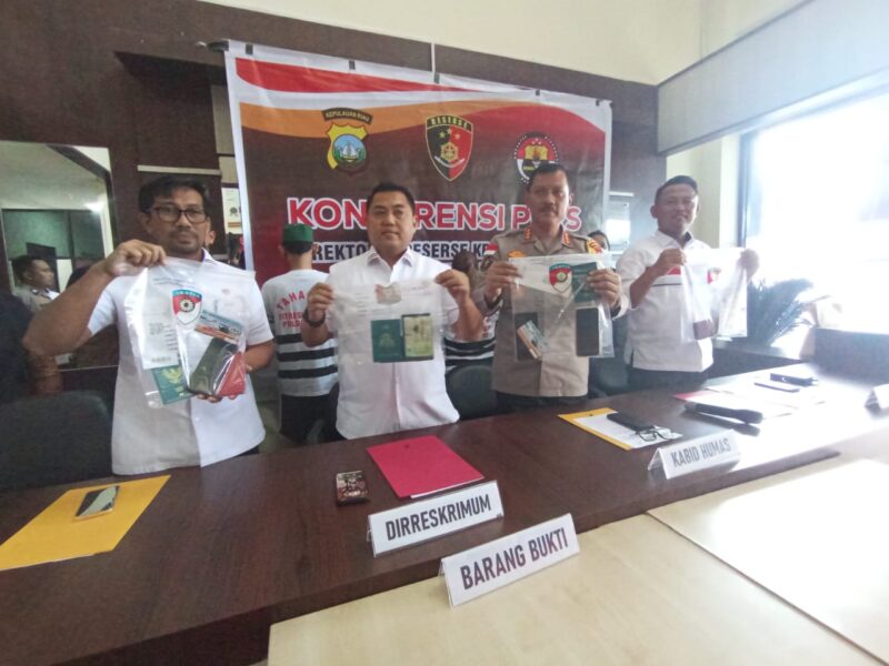 Ditreskrimum Polda Kepri ekspos kasus pengungkapan kasus pengiriman PMI ilegal dari bulan Agustus hingga Oktober 2024 dan menetapkan lima orang tersangka, Rabu (9/10/2024). Matapedia6.com/Luci