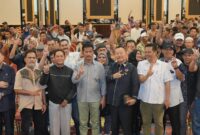 Masyarakat Tanjungpinang bersama Rudi. Foto:Istimewa