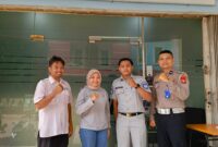 Anggota Ditlantas Polda Kepri saat menjalankan Program Tanjak Kepri di PT Snepac Multi Indonesia, Kamis (10/10/2024). Dok Dirlantas Polda Kepri
