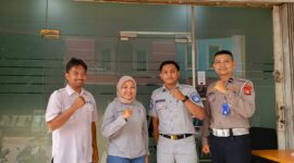 Anggota Ditlantas Polda Kepri saat menjalankan Program Tanjak Kepri di PT Snepac Multi Indonesia, Kamis (10/10/2024). Dok Dirlantas Polda Kepri