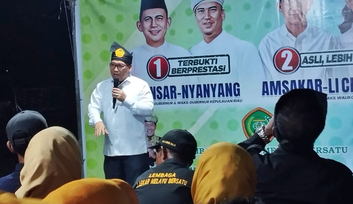 Nyanyang Haris Pratamura calon wakil Gubernur Provinsi Kepri saat memberikan sepatah kata dihadapan Lembaga Laskar Melayu Bersatu (LLMB), Kamis (10/10/2024). Matapedia6.com/ Luci