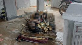 Kondisi korban saat dikeluarkan warga dari dalam kamar sebelum dibawa ke rumah Sakit, Jumat (11/10/2024). Matapedia6.com/Istimewa