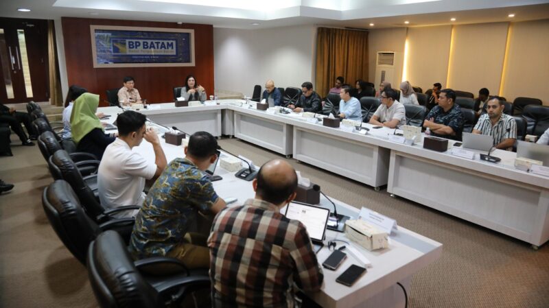 PT Toyota Astra Motor saat bersama BP Batam, Jumat (11/10). Foto:Dok/Humas BP