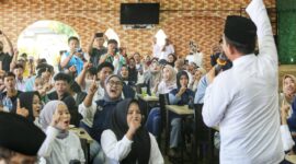 Calon Gubernur Kepri Ansar Ahmad saat bertemu generasi milenial atau Gen Z di Kabupaten Karimun, Jumat (11/10/2024). Matapedia6.com/ Dok Agus