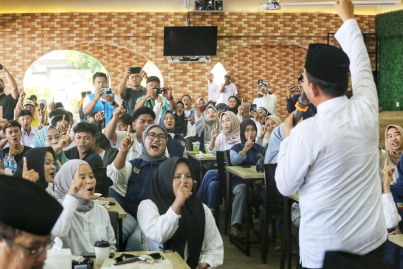 Calon Gubernur Kepri Ansar Ahmad saat bertemu generasi milenial atau Gen Z di Kabupaten Karimun, Jumat (11/10/2024). Matapedia6.com/ Dok Agus